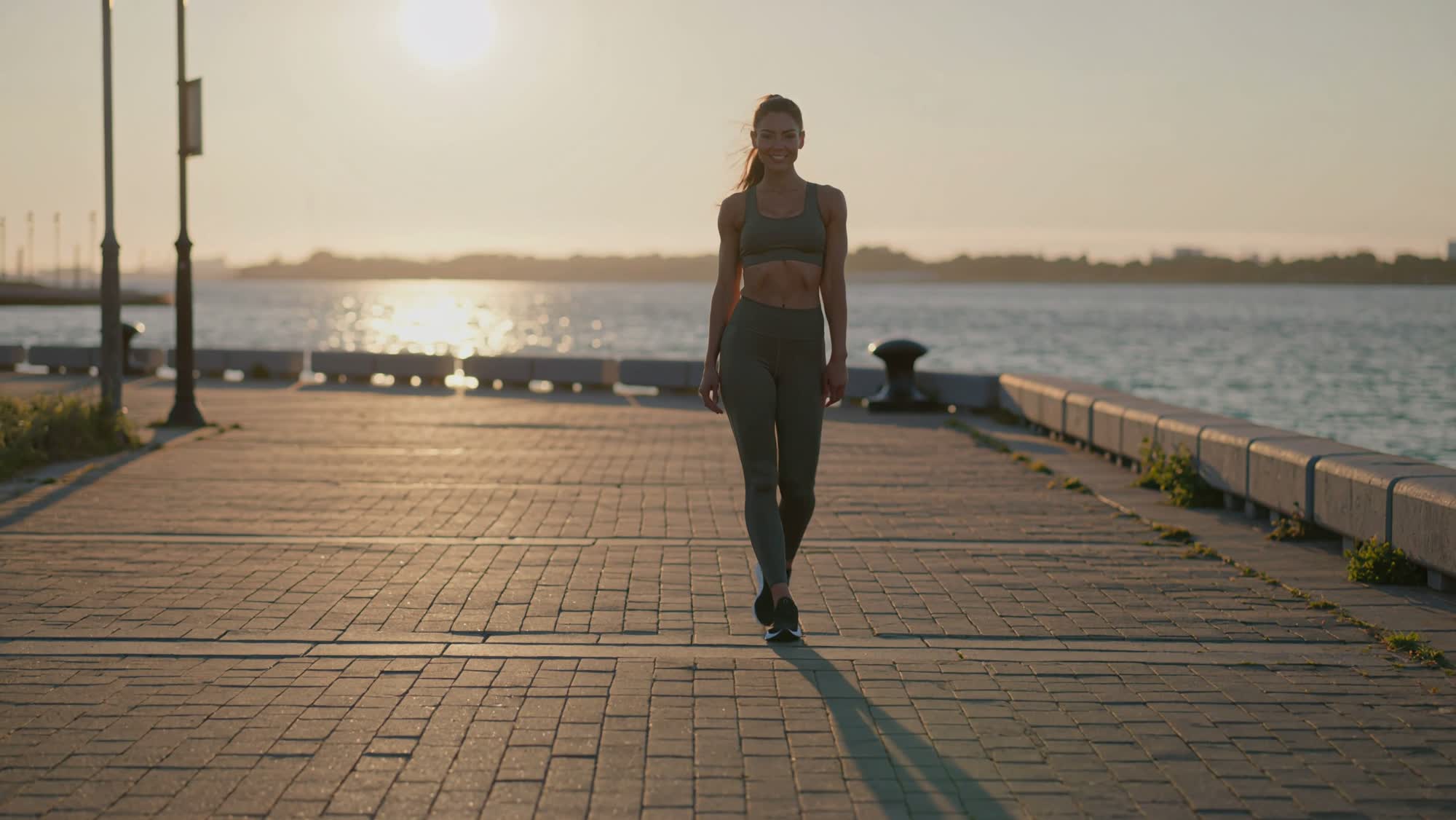 Woman training in seamless gympant activewear